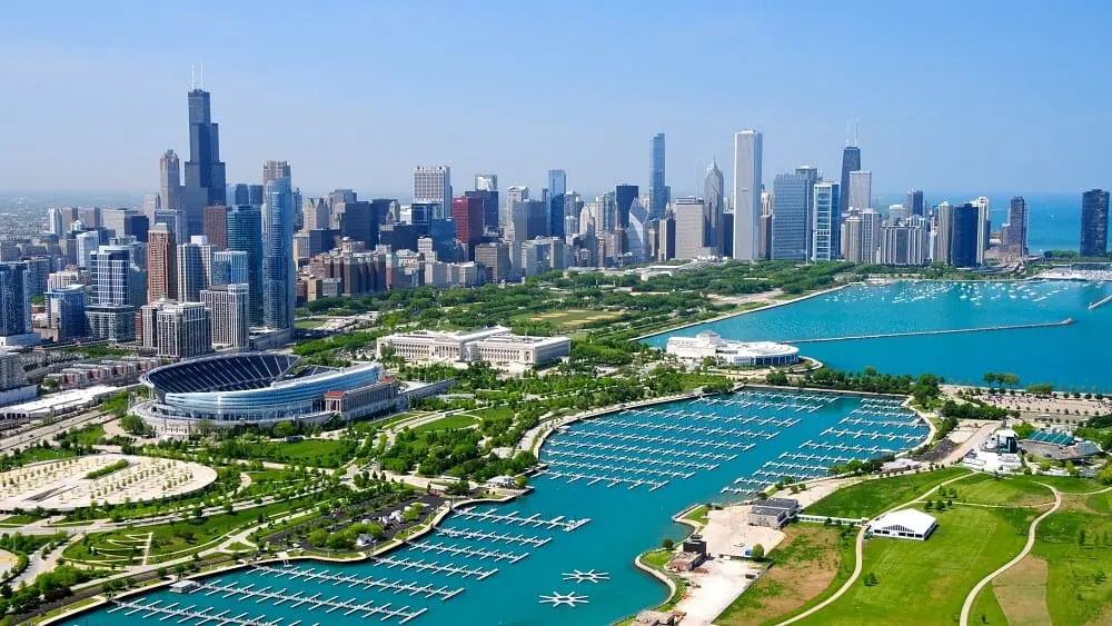 Toma aérea del horizonte de Chicago durante el día