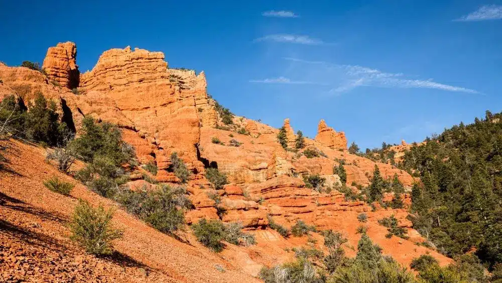 Vista de Cedar Canyon, una formación de roca roja cerca de Cedar City, Utah.