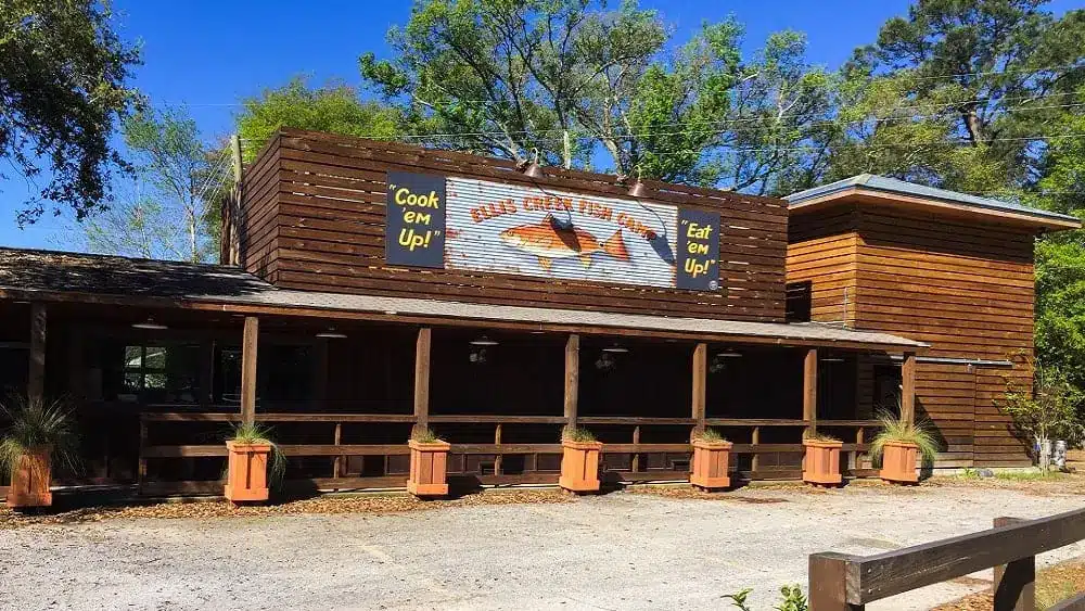 Ellis Creek Fish Camp en James Island, Carolina del Sur.